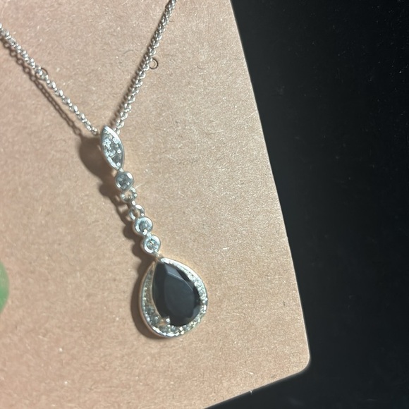 Elegant Silver and Black Pendant Necklace - Picture 2 of 2